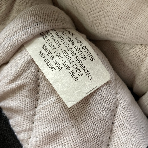 Oven Mitt with 2 Pot Holders Paisley Black and White Design Set 3 Pieces - Picture 9 of 11